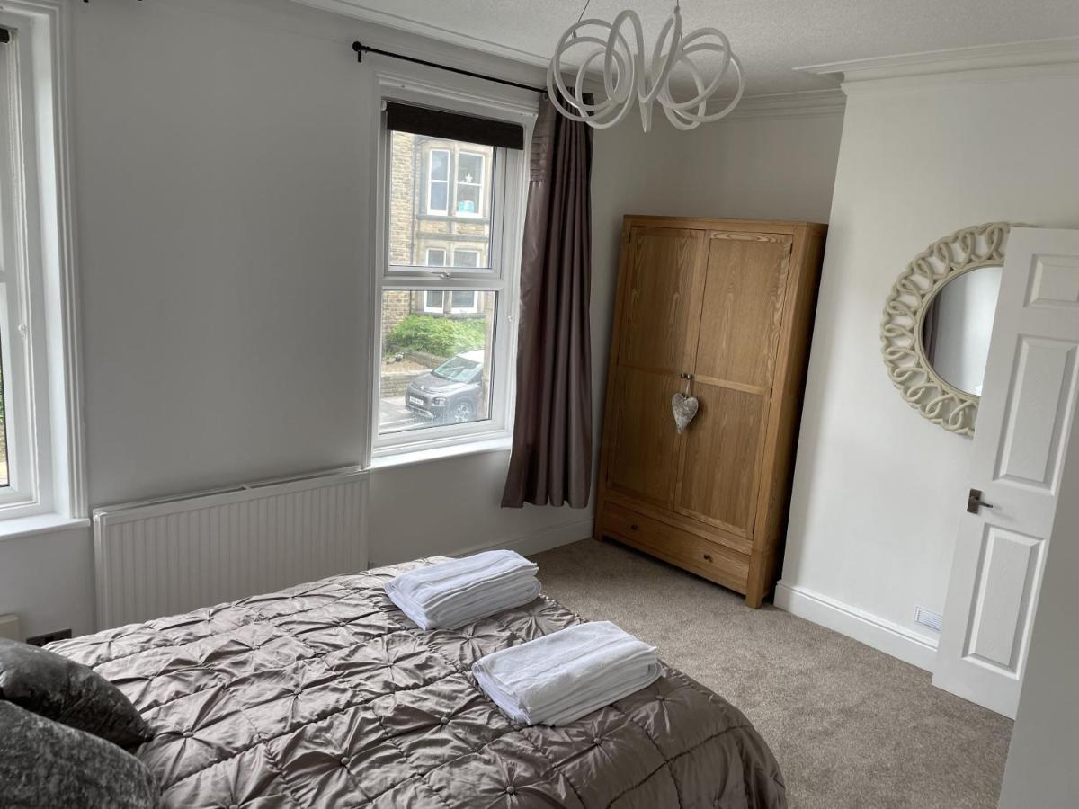 4 Bedroom House In Harrogate Town Centre ภายนอก รูปภาพ