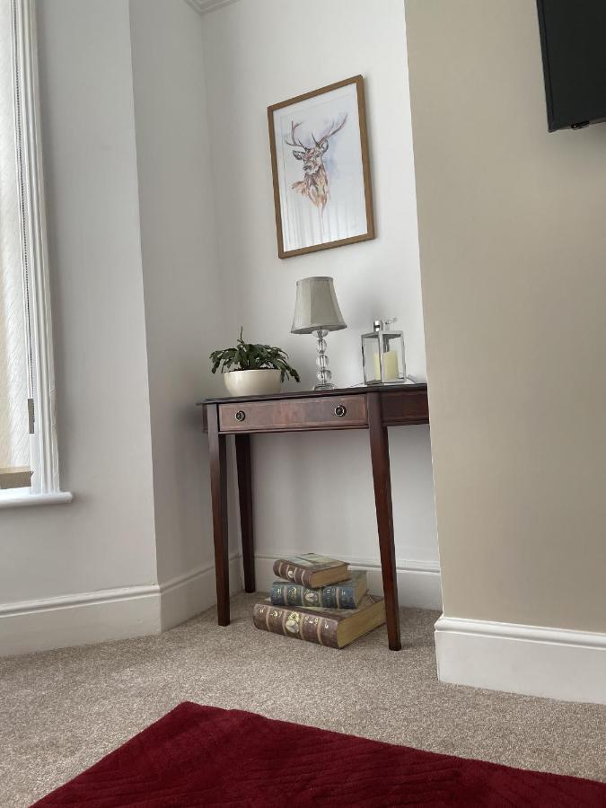 4 Bedroom House In Harrogate Town Centre ภายนอก รูปภาพ