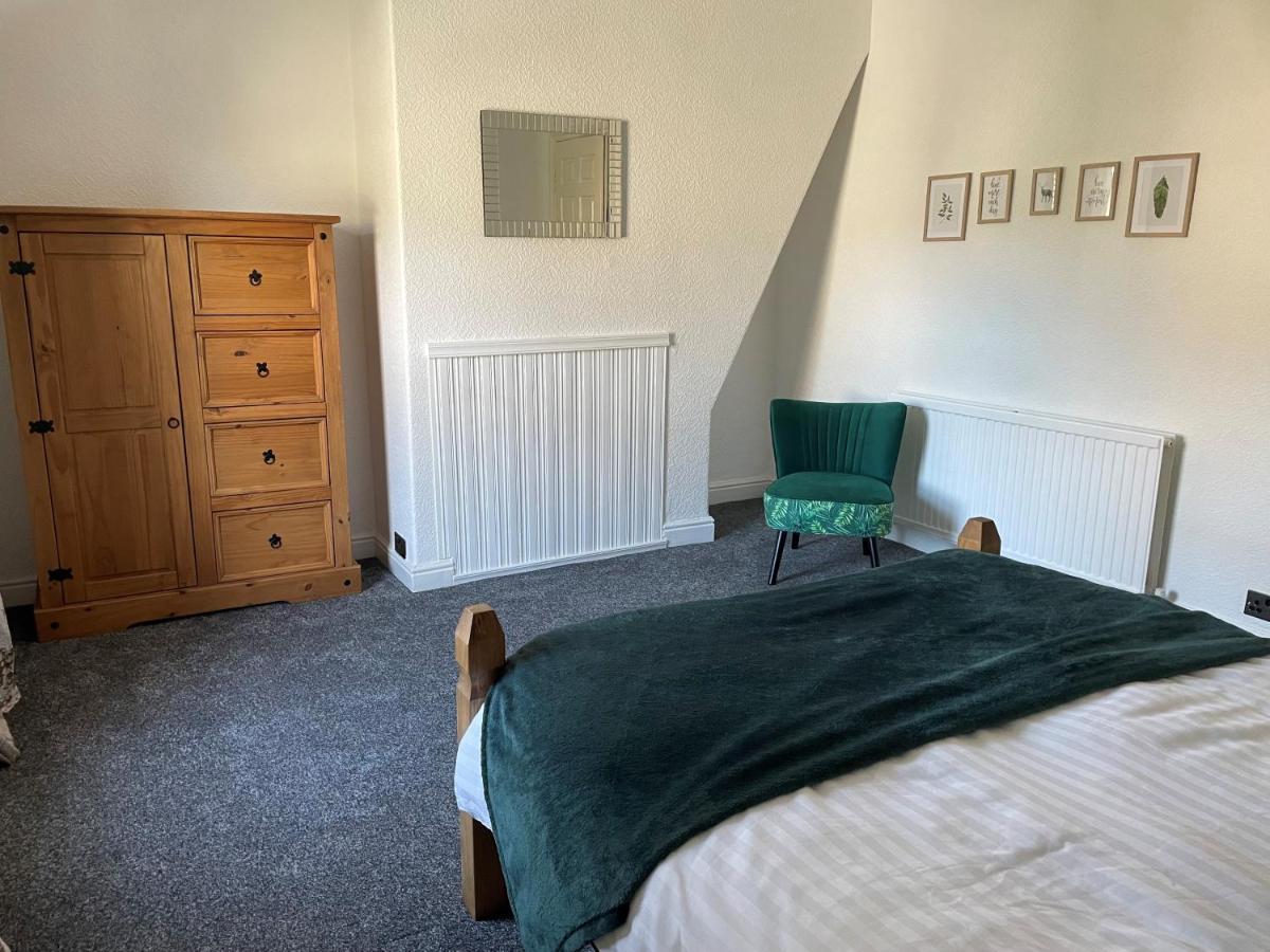 4 Bedroom House In Harrogate Town Centre ภายนอก รูปภาพ